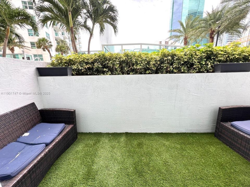 Recently Rented: $3,249 (1 beds, 1 baths, 981 Square Feet)