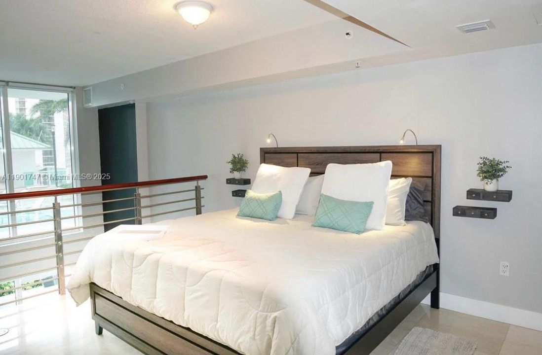 Recently Rented: $3,249 (1 beds, 1 baths, 981 Square Feet)