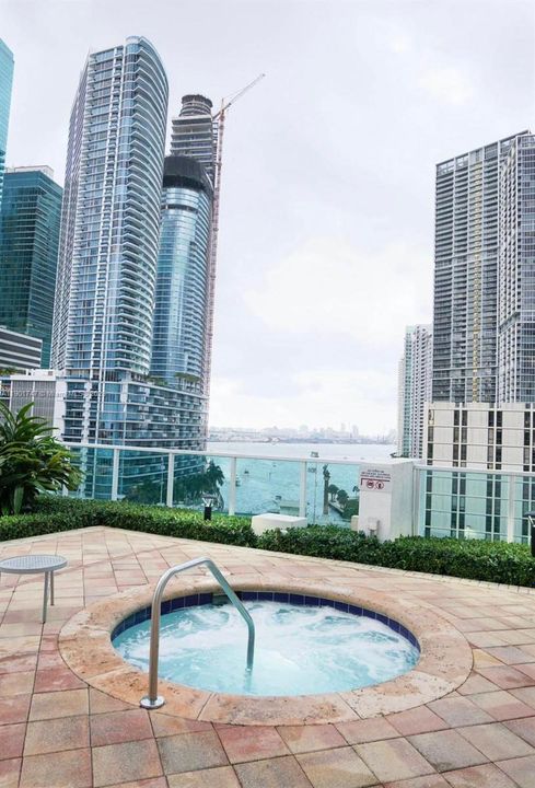 Recently Rented: $3,249 (1 beds, 1 baths, 981 Square Feet)