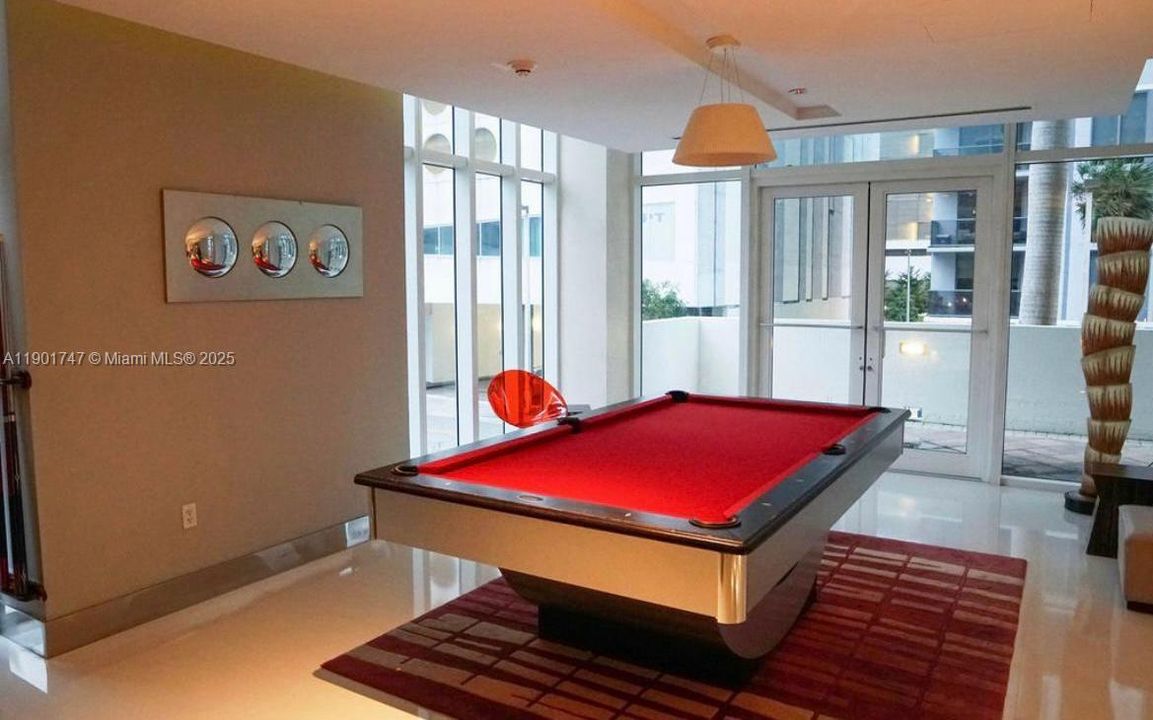 Recently Rented: $3,249 (1 beds, 1 baths, 981 Square Feet)