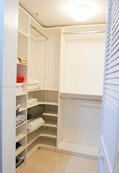 Recently Rented: $3,249 (1 beds, 1 baths, 981 Square Feet)