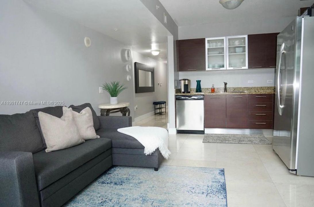 Recently Rented: $3,249 (1 beds, 1 baths, 981 Square Feet)