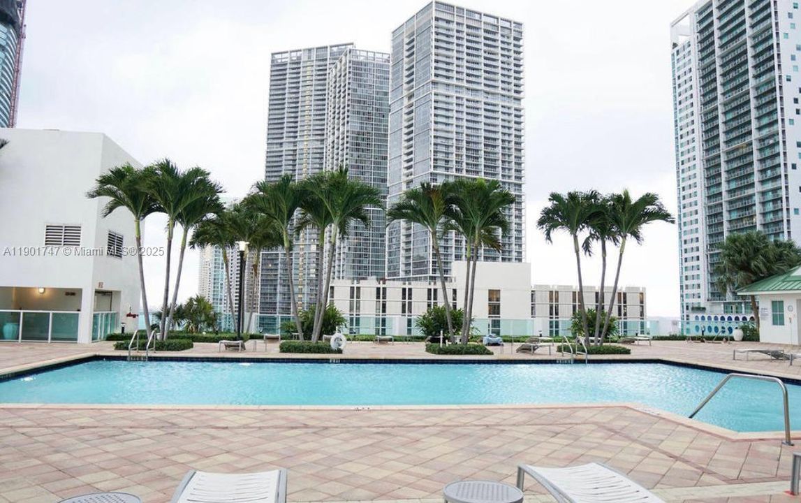 Recently Rented: $3,249 (1 beds, 1 baths, 981 Square Feet)