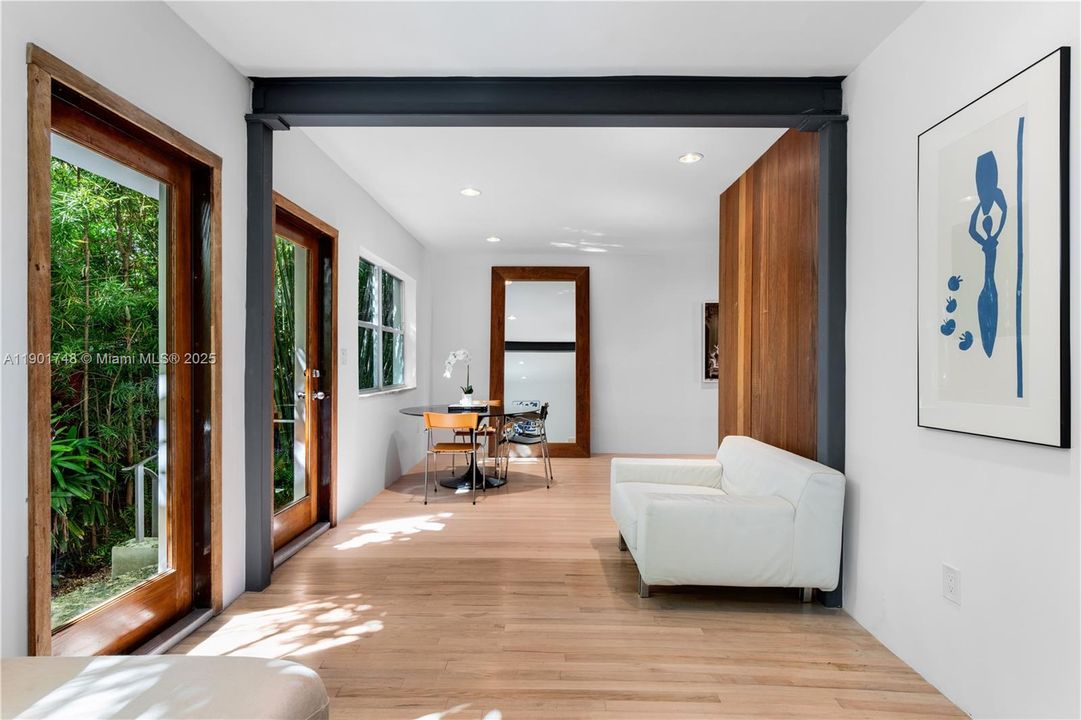 For Rent: $7,000 (1 beds, 2 baths, 922 Square Feet)