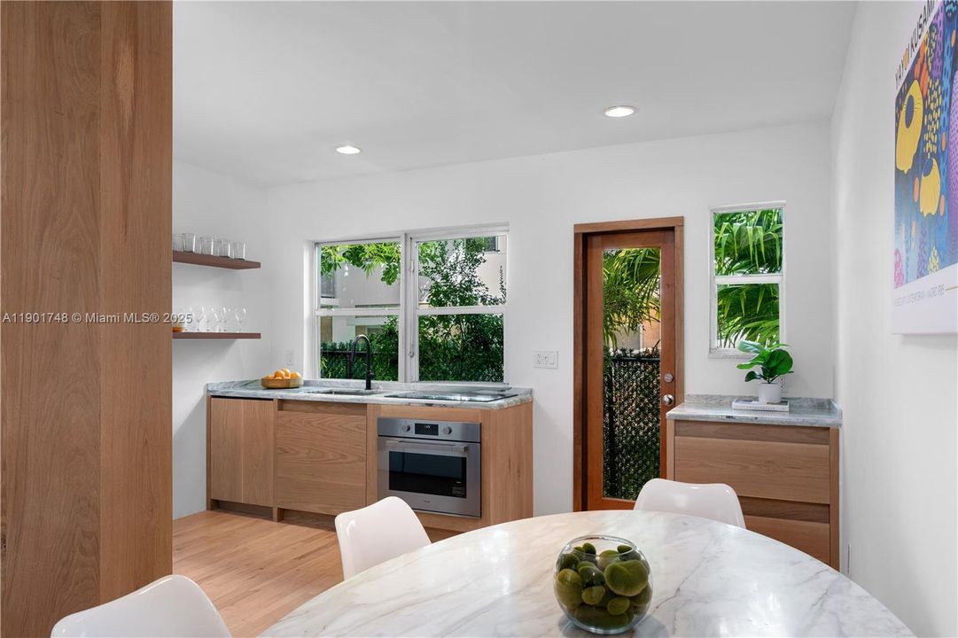 For Rent: $7,000 (1 beds, 2 baths, 922 Square Feet)