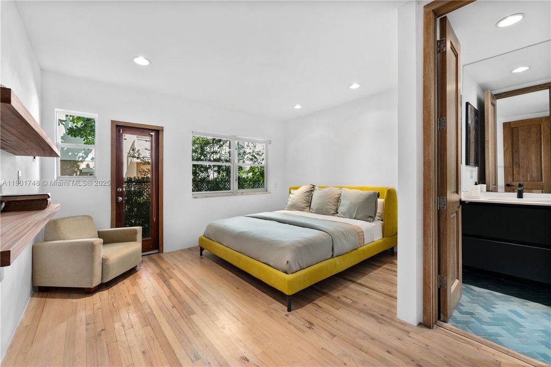 For Rent: $7,000 (1 beds, 2 baths, 922 Square Feet)