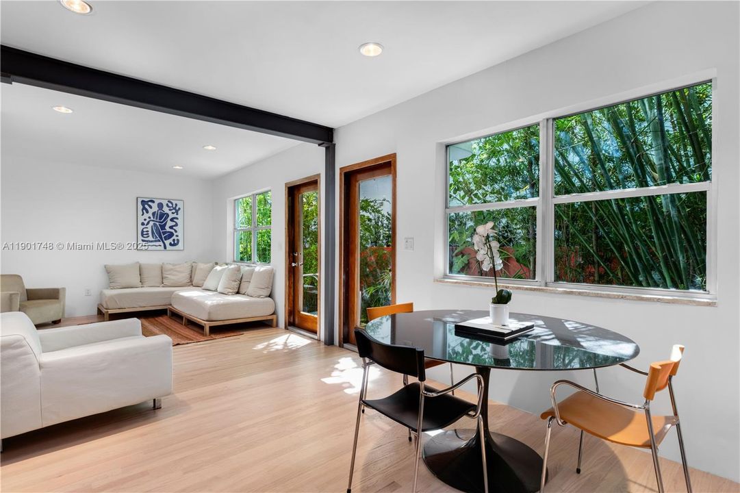 For Rent: $7,000 (1 beds, 2 baths, 922 Square Feet)