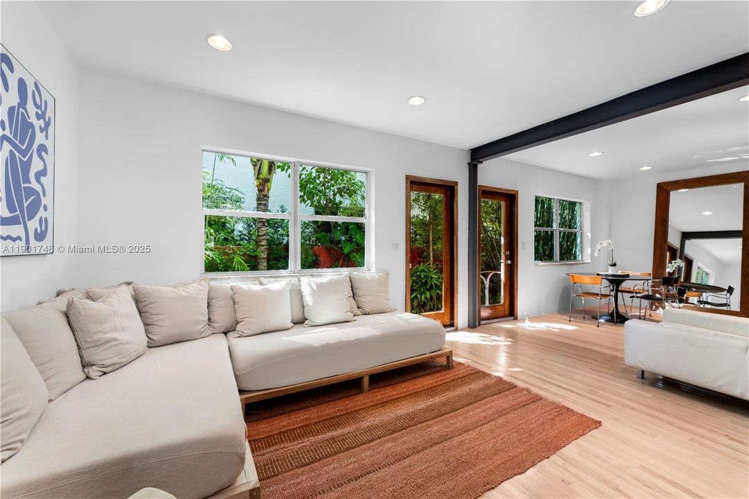 For Rent: $7,000 (1 beds, 2 baths, 922 Square Feet)