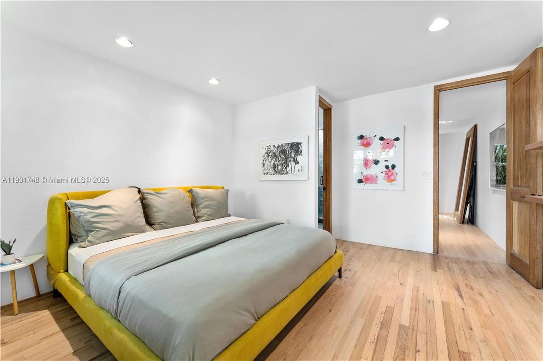 For Rent: $7,000 (1 beds, 2 baths, 922 Square Feet)