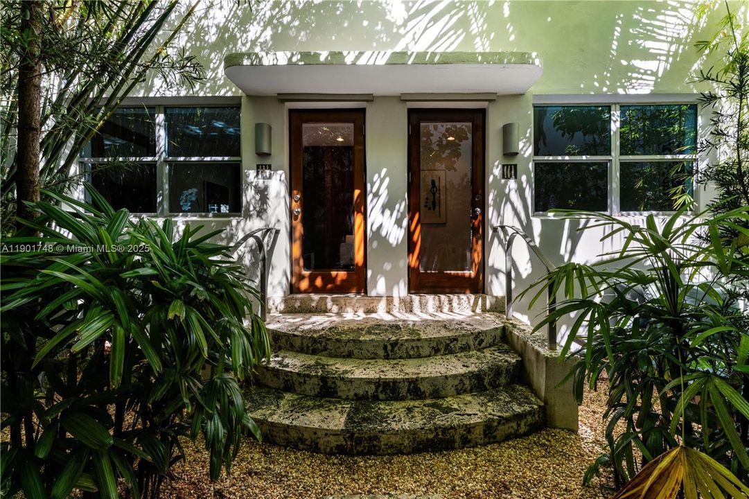 For Rent: $7,000 (1 beds, 2 baths, 922 Square Feet)