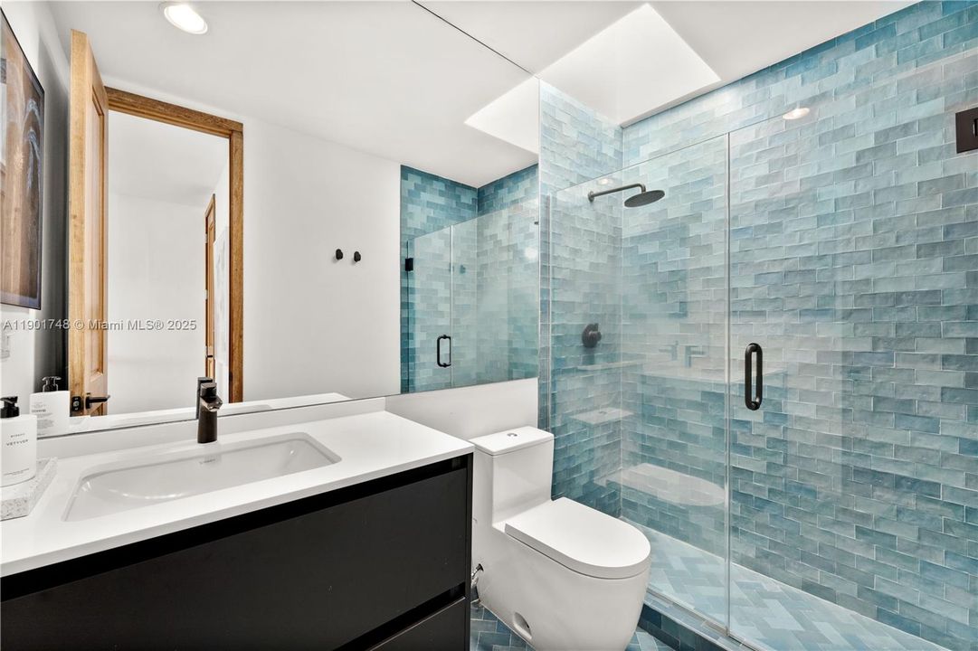 For Rent: $7,000 (1 beds, 2 baths, 922 Square Feet)