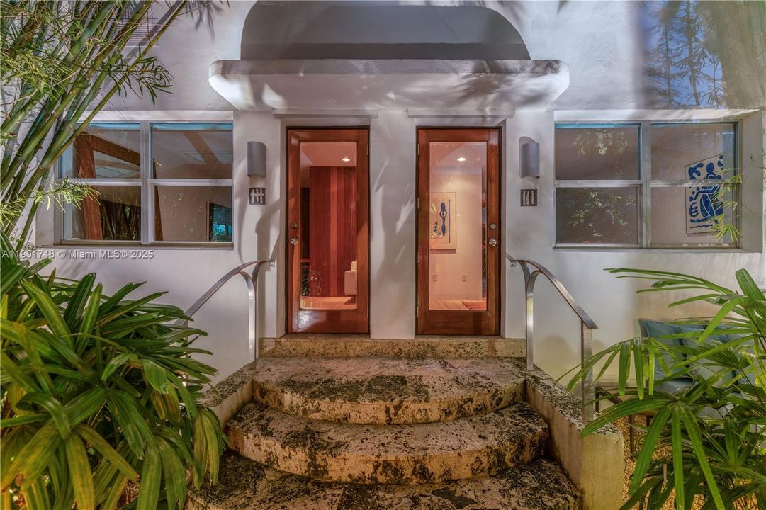 For Rent: $7,000 (1 beds, 2 baths, 922 Square Feet)