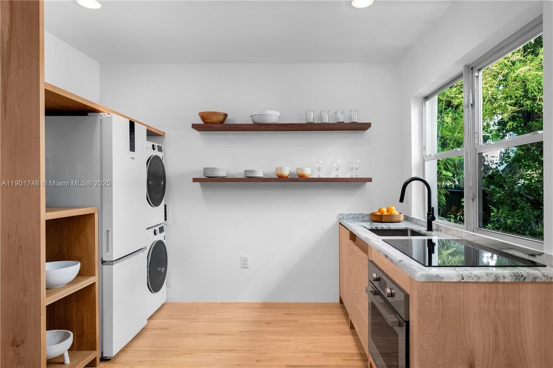 For Rent: $7,000 (1 beds, 2 baths, 922 Square Feet)