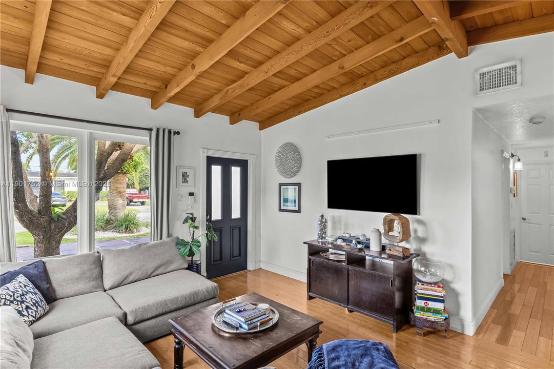 For Sale: $799,000 (3 beds, 2 baths, 1461 Square Feet)