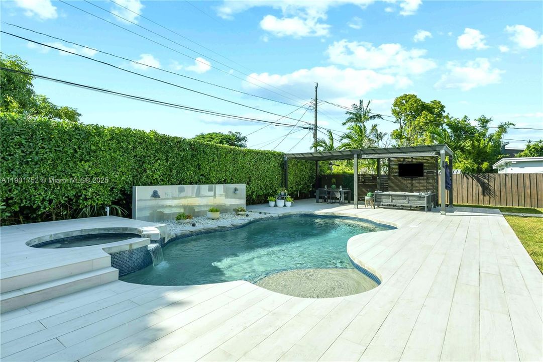 For Sale: $799,000 (3 beds, 2 baths, 1461 Square Feet)