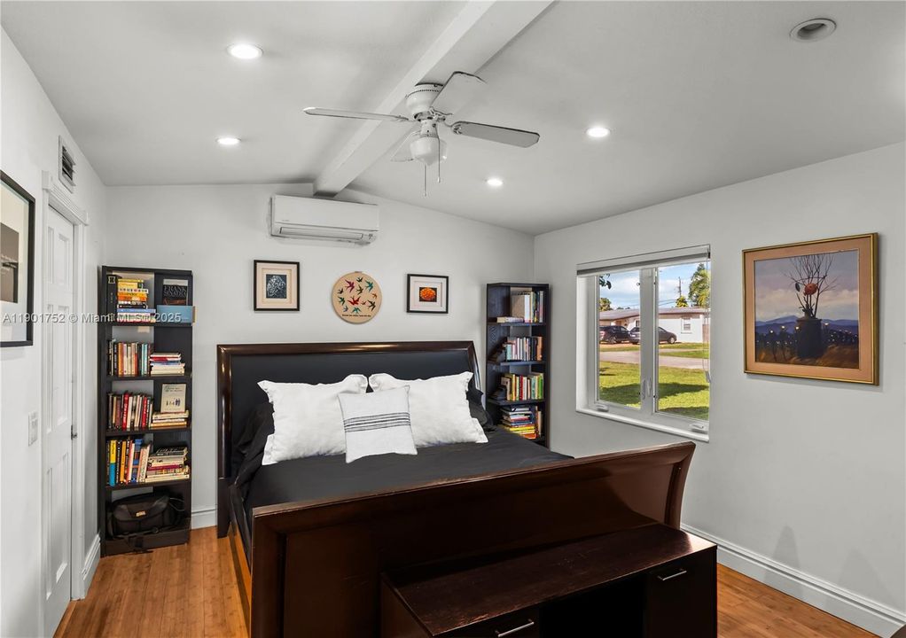 For Sale: $799,000 (3 beds, 2 baths, 1461 Square Feet)