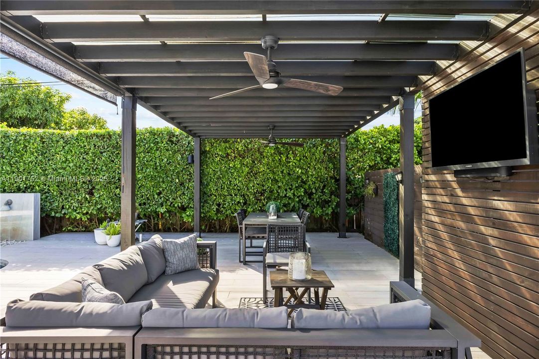 For Sale: $799,000 (3 beds, 2 baths, 1461 Square Feet)