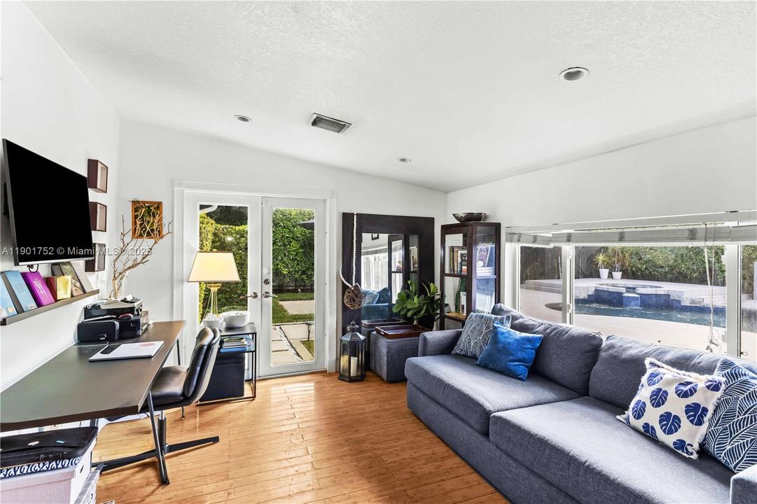 For Sale: $799,000 (3 beds, 2 baths, 1461 Square Feet)