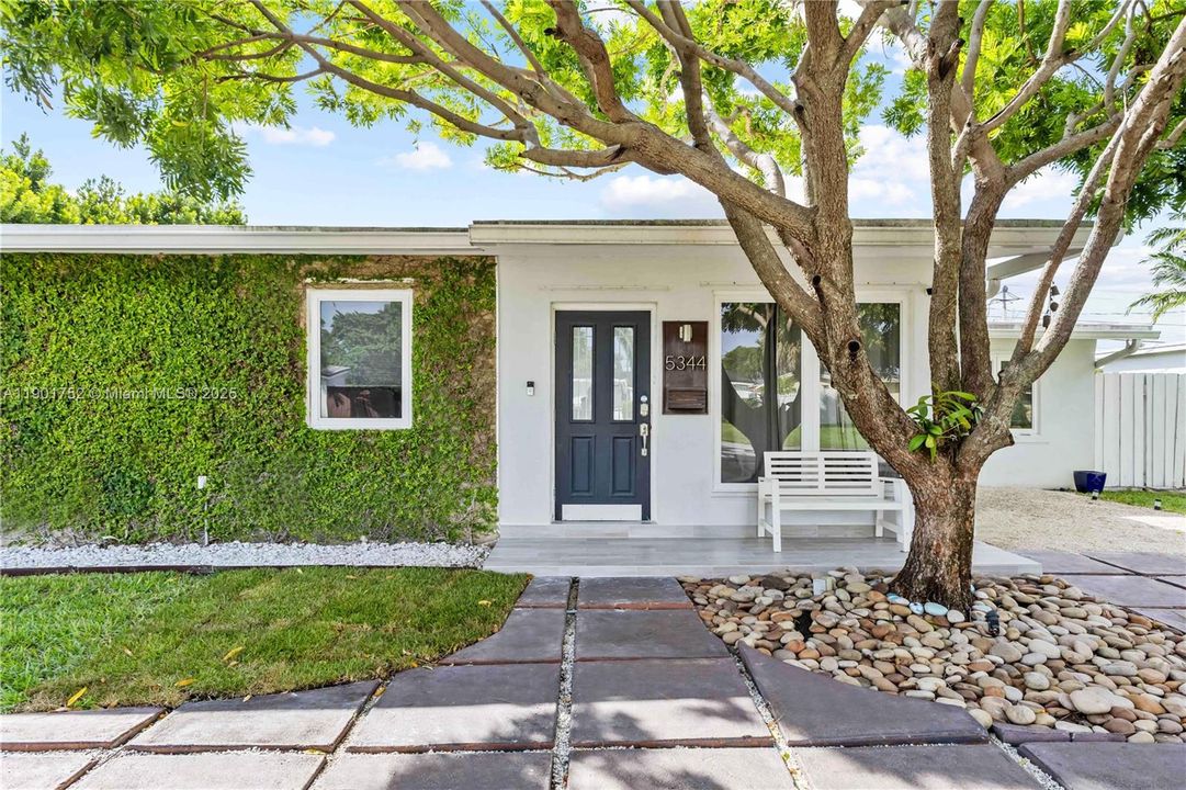 For Sale: $799,000 (3 beds, 2 baths, 1461 Square Feet)