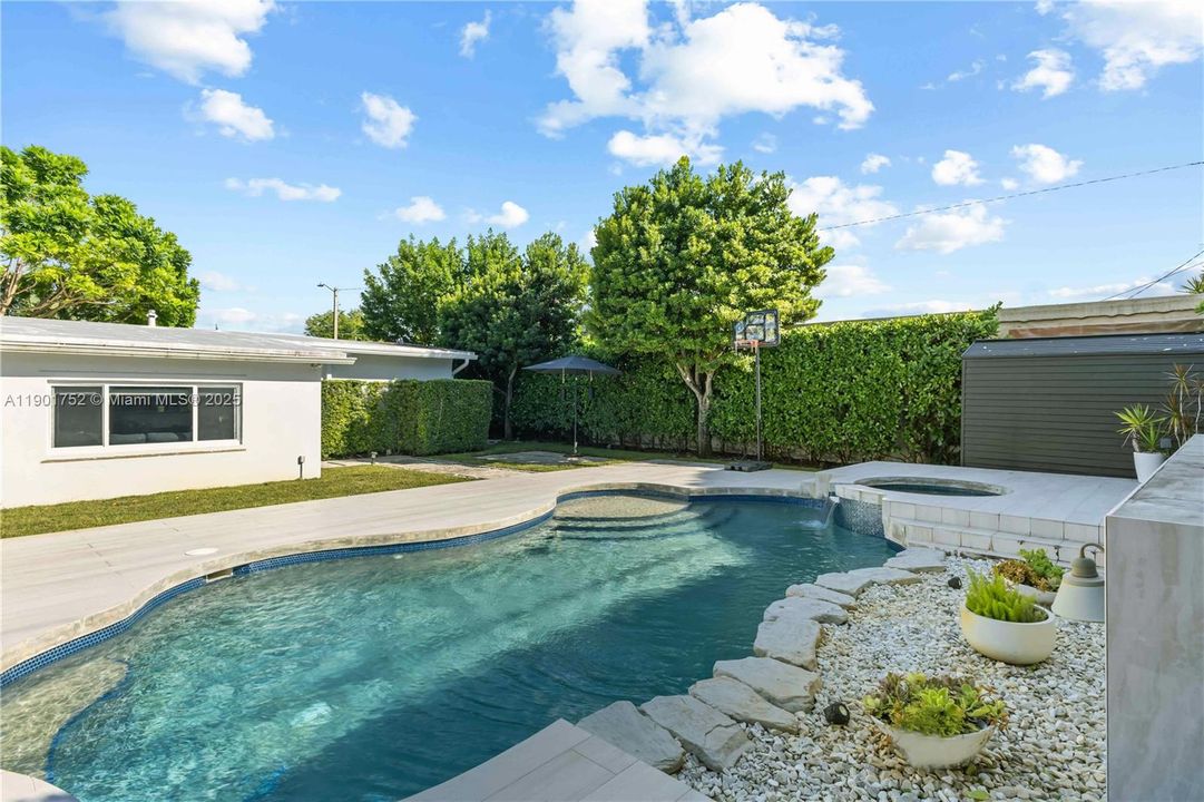 For Sale: $799,000 (3 beds, 2 baths, 1461 Square Feet)