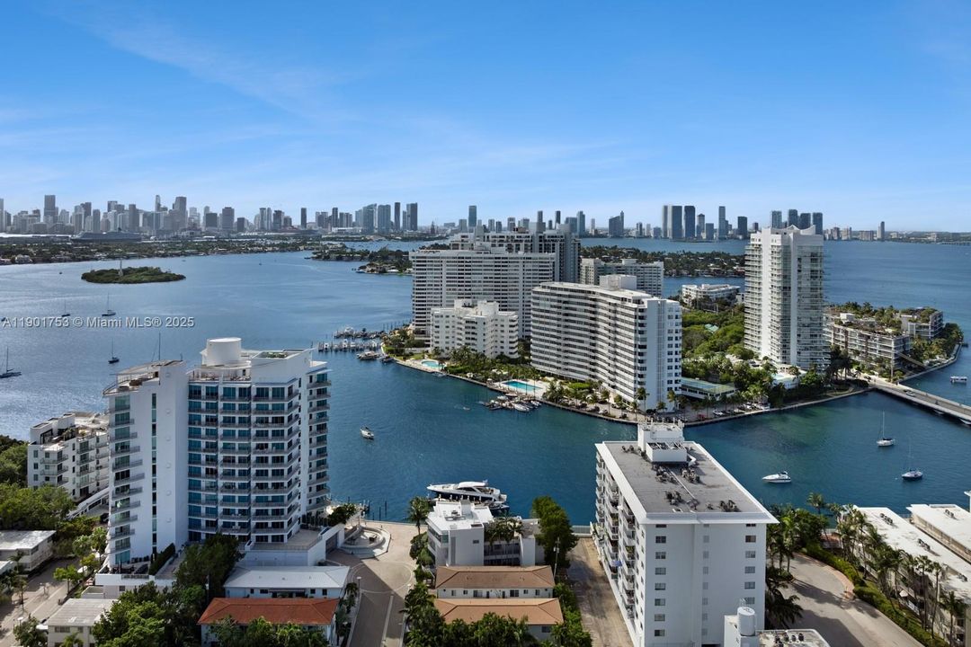 Active With Contract: $999,000 (1 beds, 1 baths, 831 Square Feet)