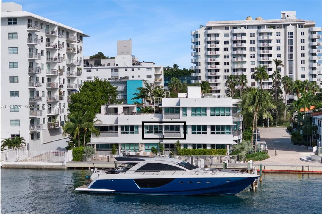 Active With Contract: $999,000 (1 beds, 1 baths, 831 Square Feet)