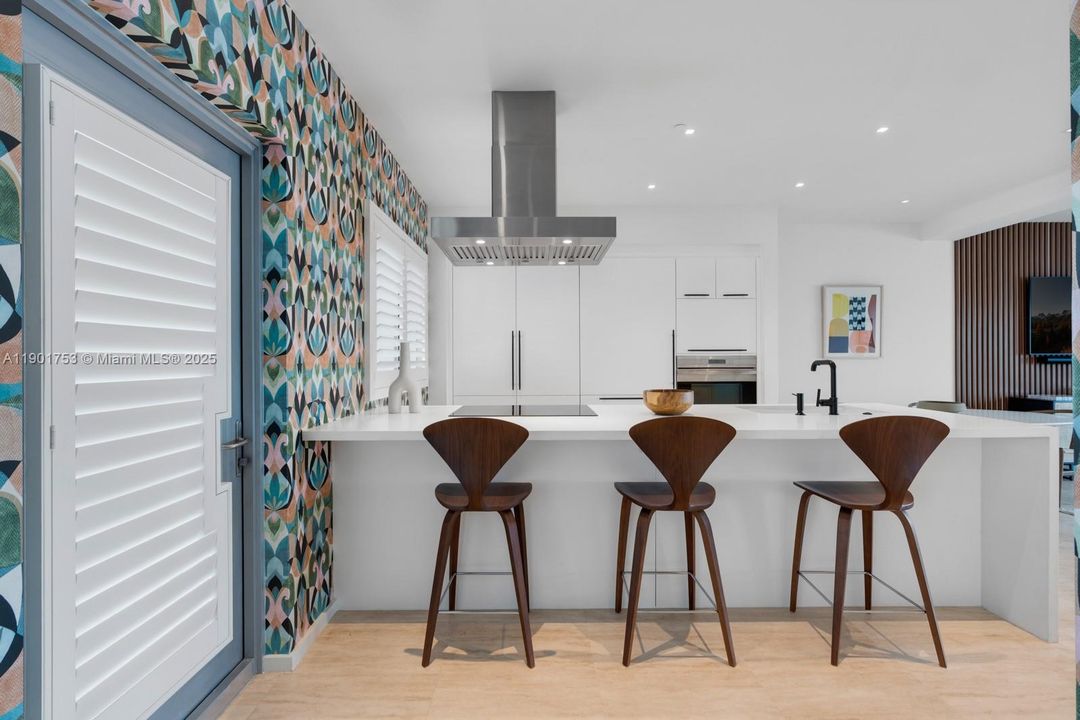 Active With Contract: $999,000 (1 beds, 1 baths, 831 Square Feet)