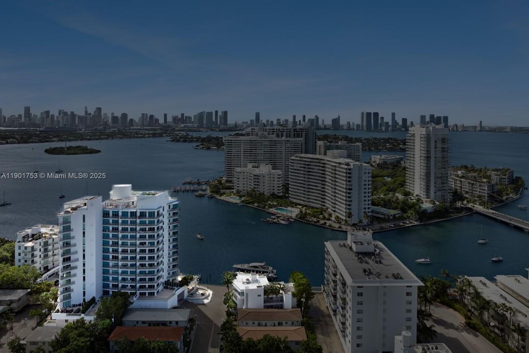 Active With Contract: $999,000 (1 beds, 1 baths, 831 Square Feet)