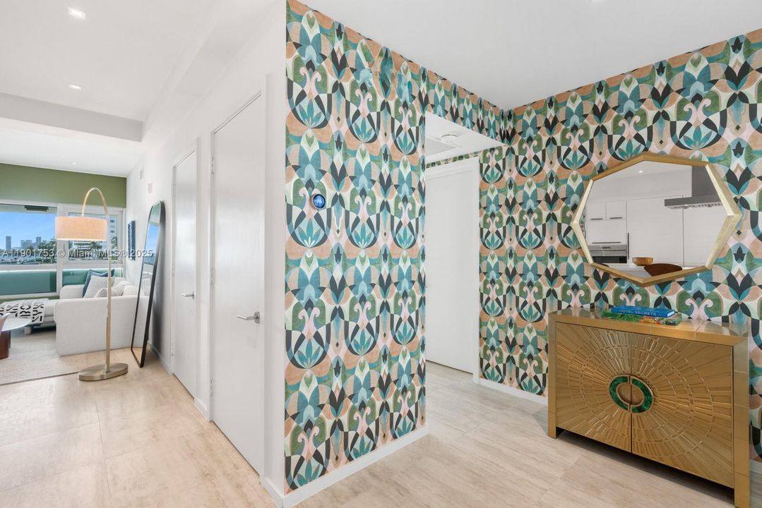 Active With Contract: $999,000 (1 beds, 1 baths, 831 Square Feet)