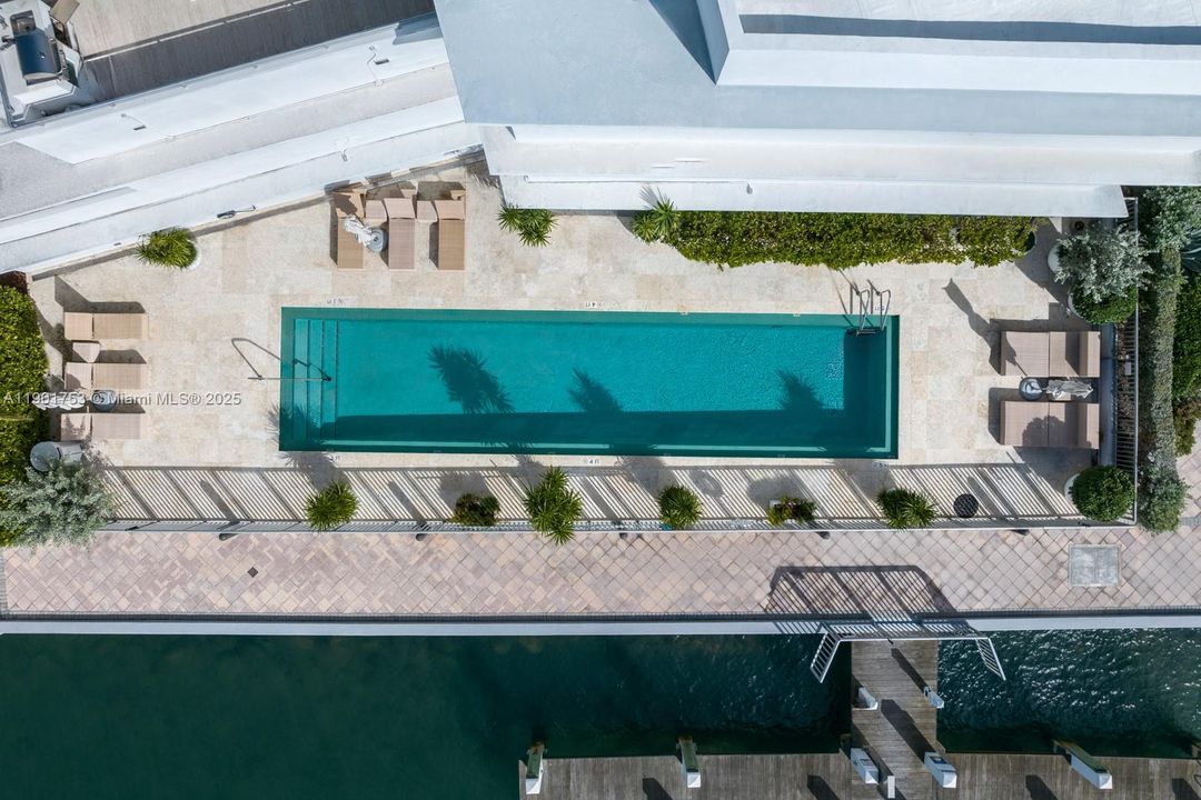 Active With Contract: $999,000 (1 beds, 1 baths, 831 Square Feet)