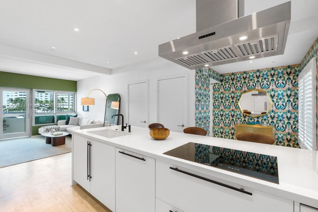 Active With Contract: $999,000 (1 beds, 1 baths, 831 Square Feet)