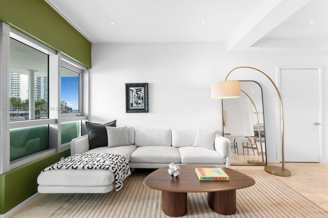 Active With Contract: $999,000 (1 beds, 1 baths, 831 Square Feet)