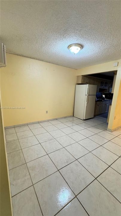 For Sale: $125,000 (1 beds, 1 baths, 691 Square Feet)