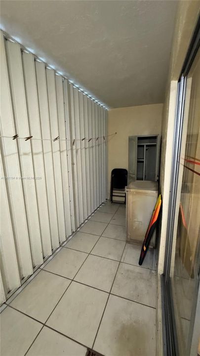 For Sale: $125,000 (1 beds, 1 baths, 691 Square Feet)