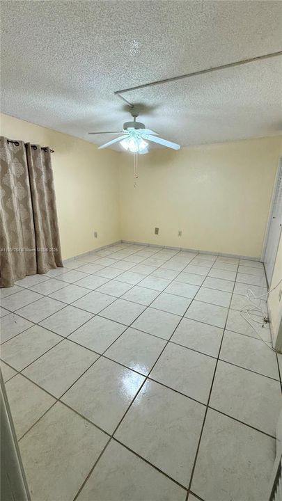 For Sale: $125,000 (1 beds, 1 baths, 691 Square Feet)