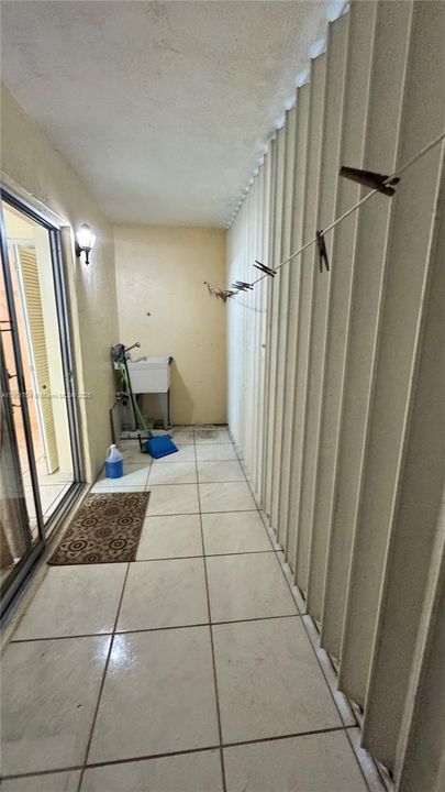 For Sale: $125,000 (1 beds, 1 baths, 691 Square Feet)