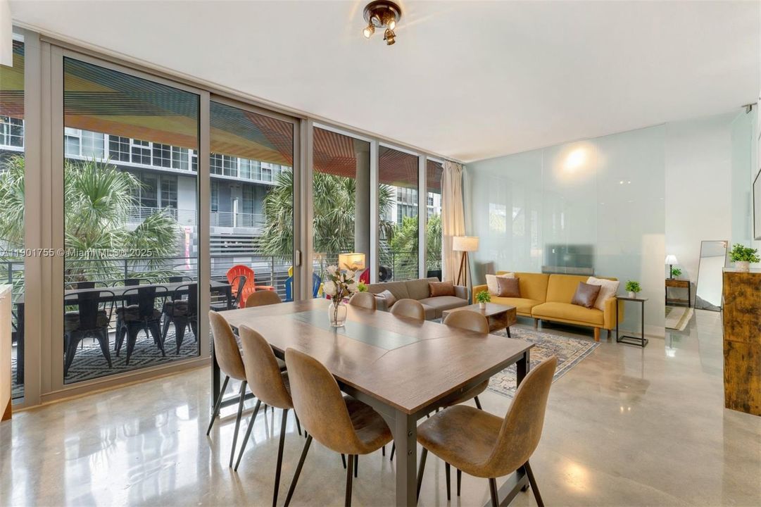 For Rent: $3,700 (1 beds, 1 baths, 720 Square Feet)