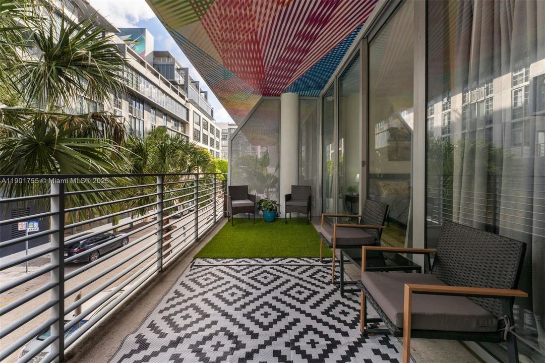 For Rent: $3,700 (1 beds, 1 baths, 720 Square Feet)