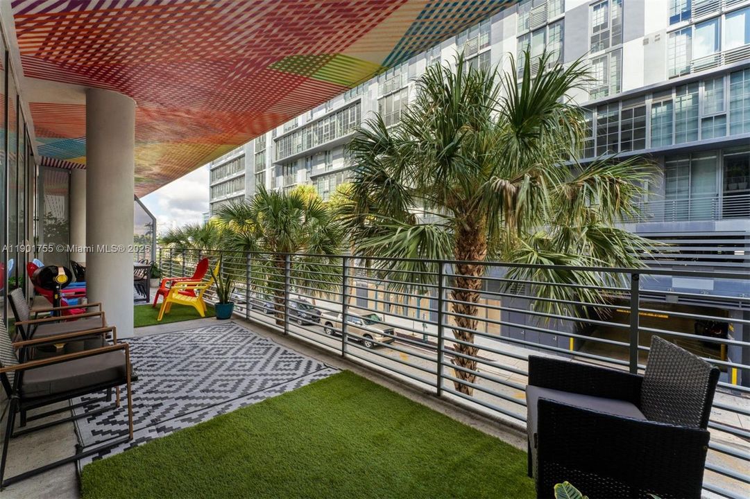 For Rent: $3,700 (1 beds, 1 baths, 720 Square Feet)