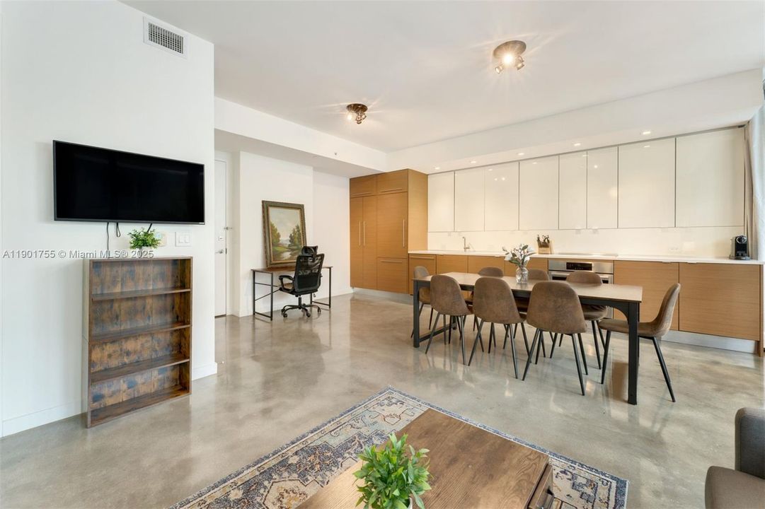 For Rent: $3,700 (1 beds, 1 baths, 720 Square Feet)