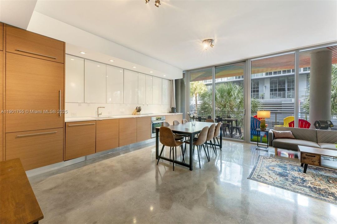 For Rent: $3,700 (1 beds, 1 baths, 720 Square Feet)