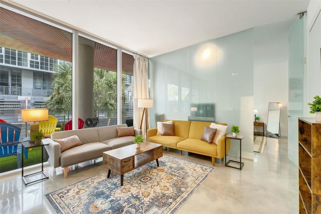 For Rent: $3,700 (1 beds, 1 baths, 720 Square Feet)