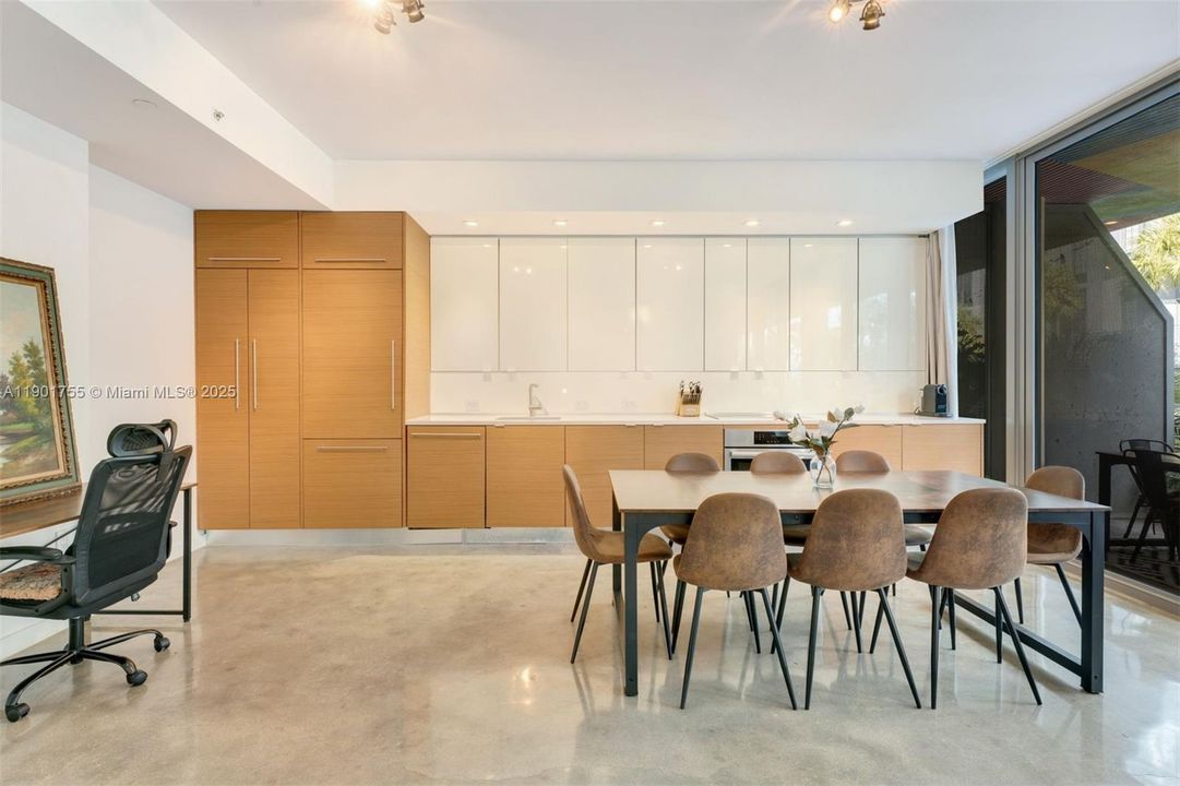 For Rent: $3,700 (1 beds, 1 baths, 720 Square Feet)