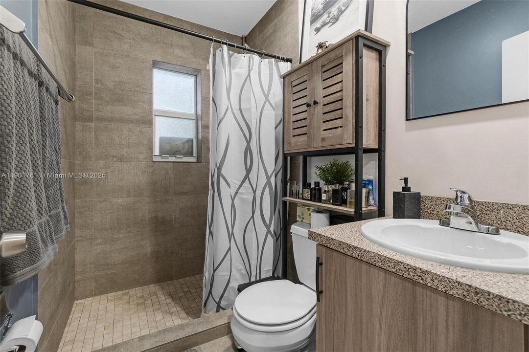 Active With Contract: $460,000 (2 beds, 2 baths, 928 Square Feet)