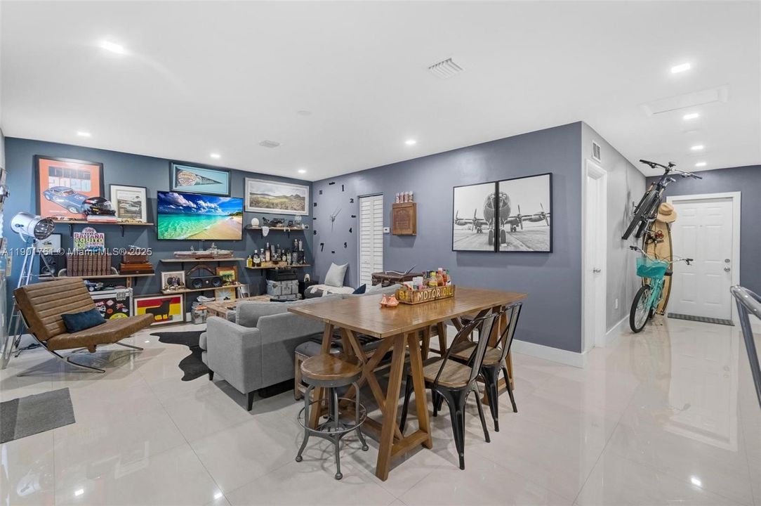 Active With Contract: $460,000 (2 beds, 2 baths, 928 Square Feet)