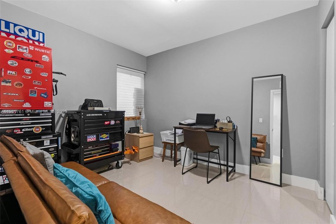 Active With Contract: $460,000 (2 beds, 2 baths, 928 Square Feet)