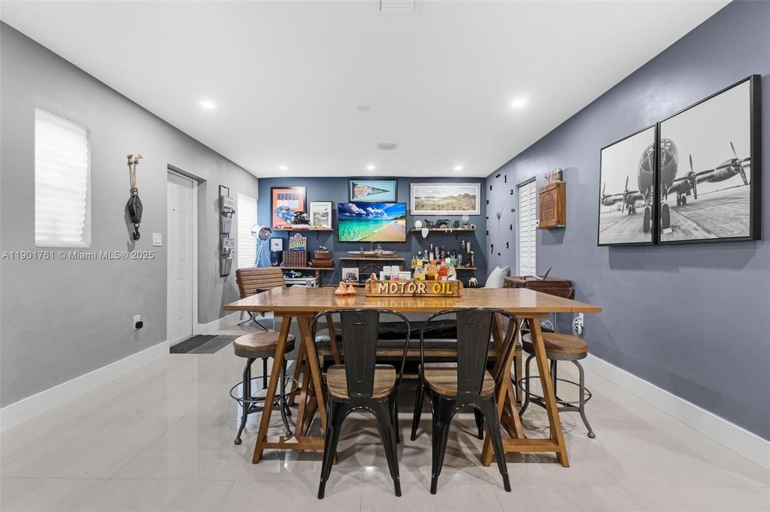 Active With Contract: $460,000 (2 beds, 2 baths, 928 Square Feet)