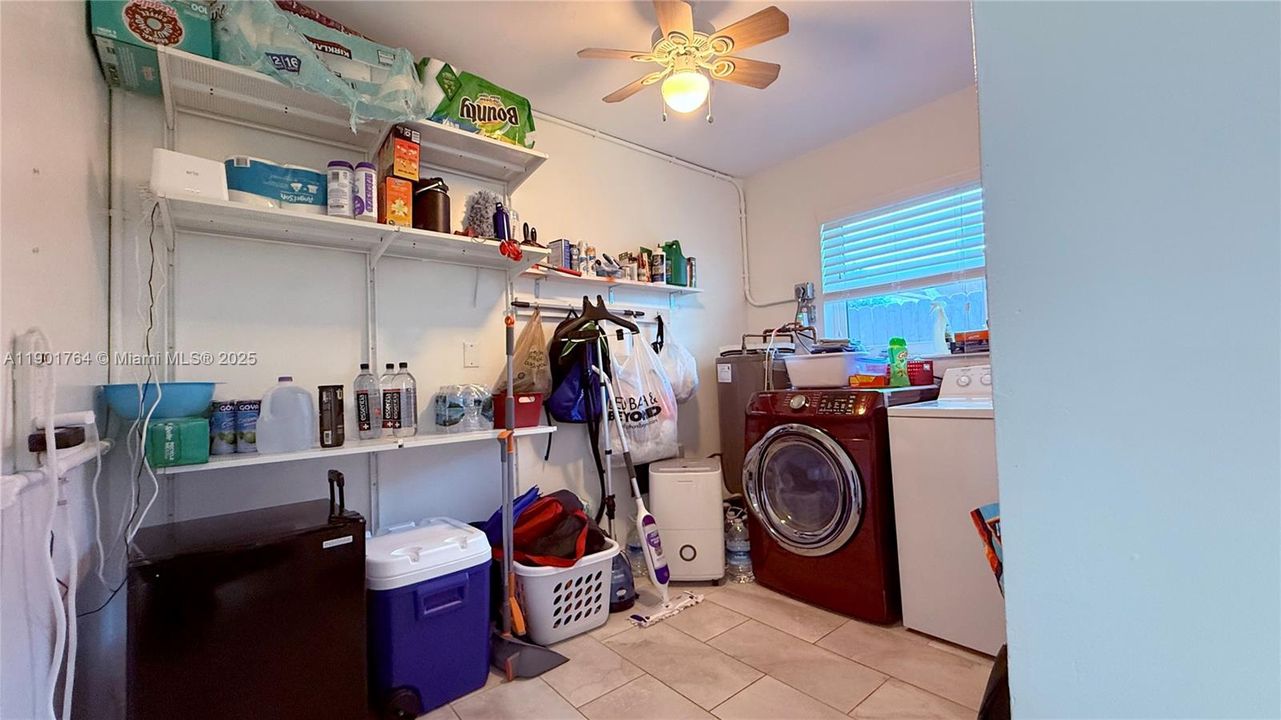 На продажу: $599,000 (3 спален, 2 ванн, 1666 Квадратных фут)