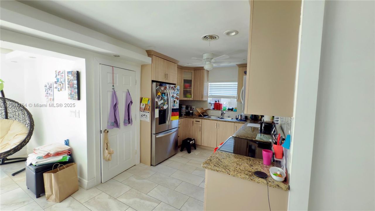 На продажу: $599,000 (3 спален, 2 ванн, 1666 Квадратных фут)