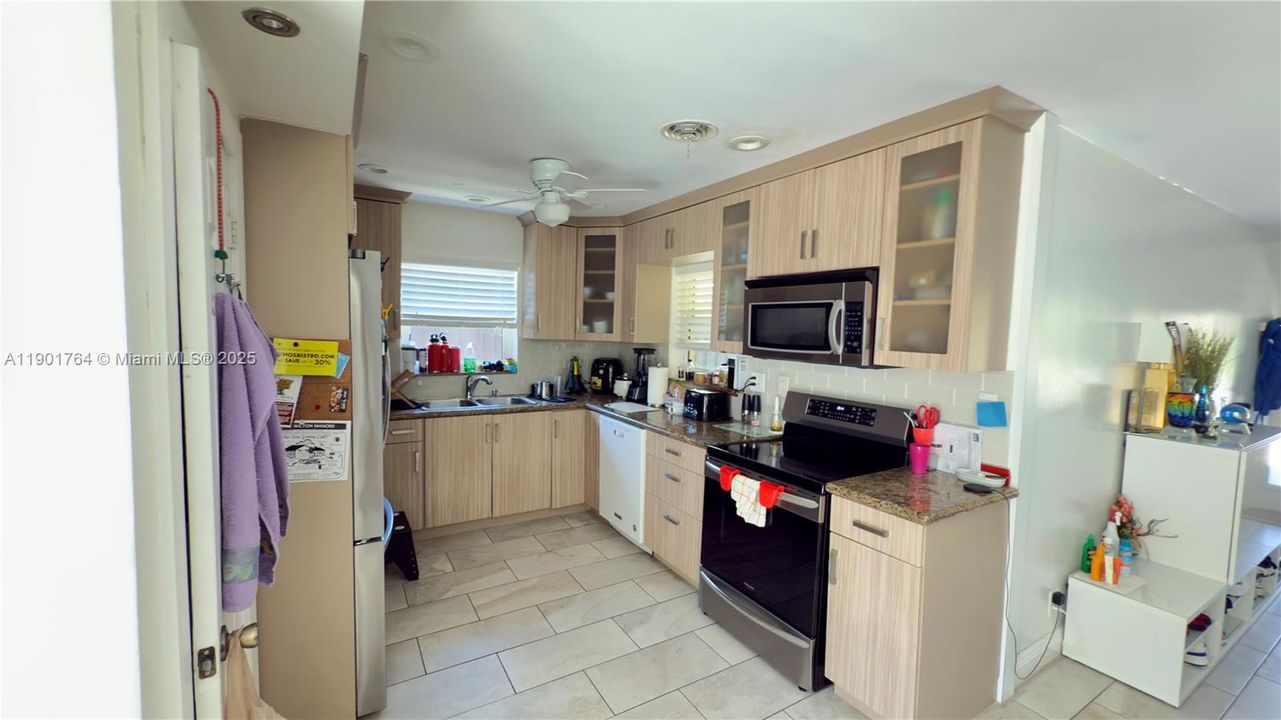 На продажу: $599,000 (3 спален, 2 ванн, 1666 Квадратных фут)